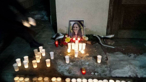Se complică ancheta în cazul crimei de la Titu. Familia fetei ucise la coafor susţine că victima a depus plângere la poliţie, dar nu s-au luat măsuri. Biroul Control Intern din IPJ Dâmboviţa face verificări
