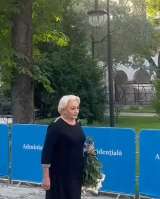 Cum a apărut Viorica Dăncilă la priveghiul lui Ion Iliescu? Toate privirile s-au întors către ea