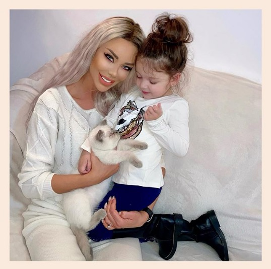 Bianca Drăgușanu, poză de album alături de soțul ei și fiicele lor. Ce declarație de iubire le-a făcut fosta prezentatoare TV