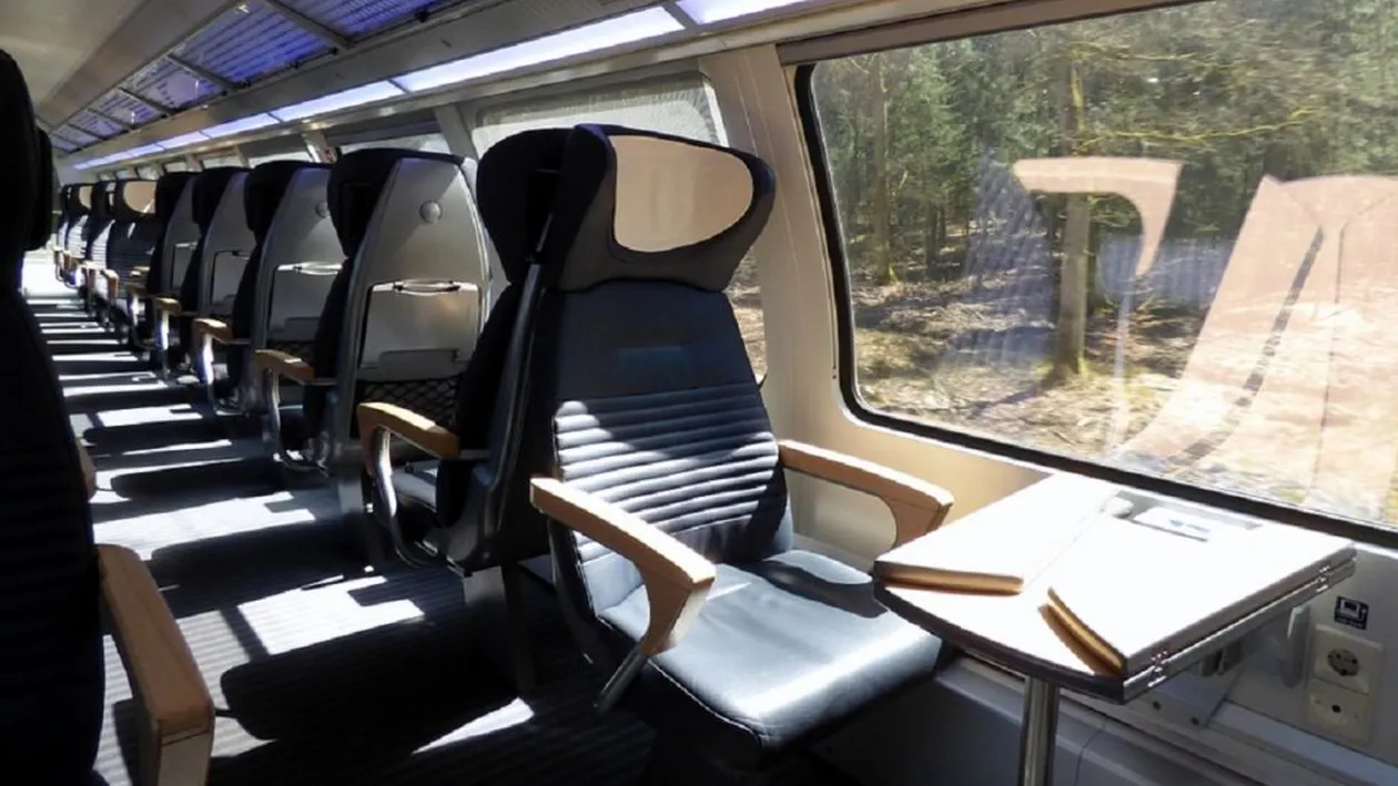 Bancul zilei | Un bâlbâit urcă într-un tren