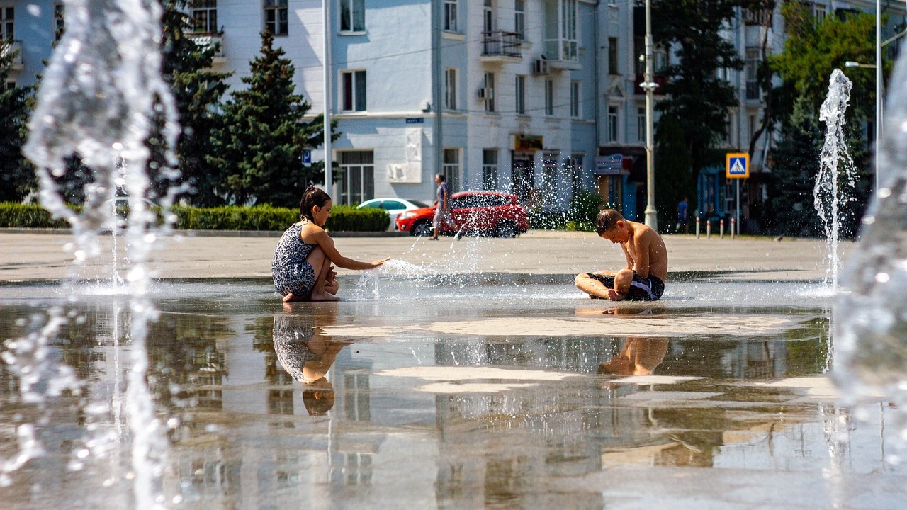 După frig, ne lovește canicula! Ultima prognoză meteo, valabilă pentru sâmbătă și duminică, devine o sperietoare pentru organismul nostru