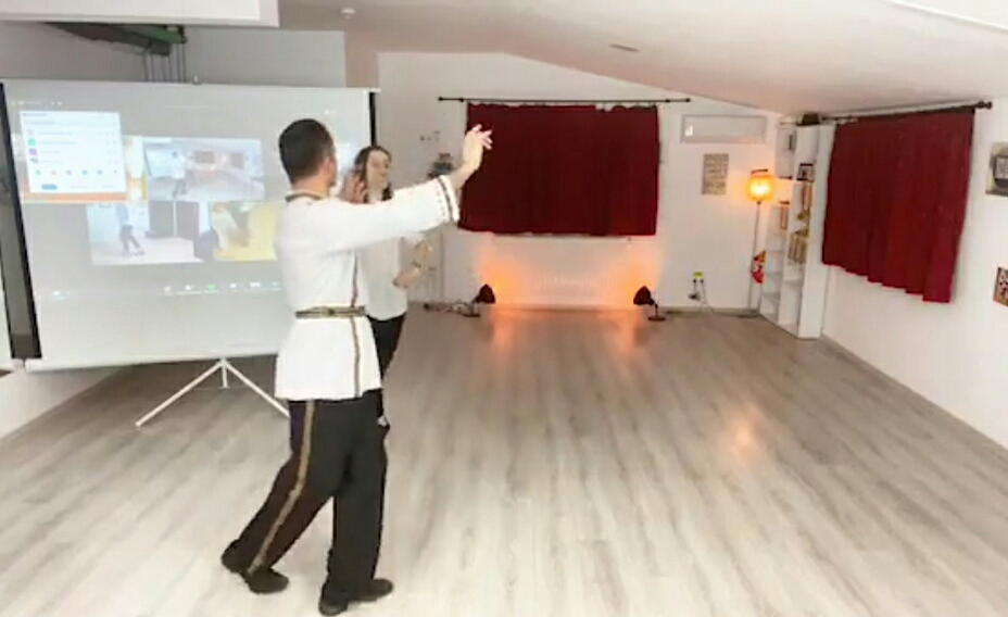 Lecțiile de dans nu s-au oprit nici în izolare