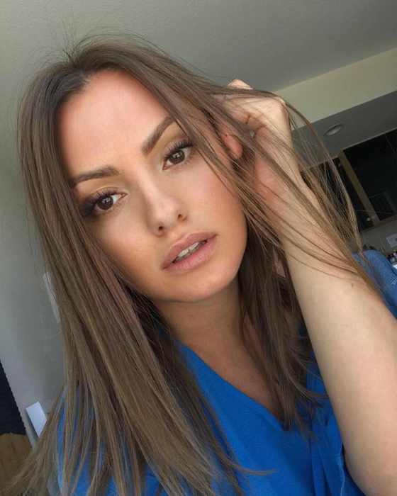 Alexandra Stan și-a pozat zonele intime de la mică distanță, iar fanii „și-au lipit” ochii de ecranele telefoanelor