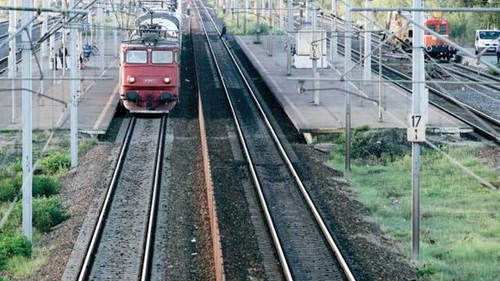 Circulație feroviară blocată în Bistrița după ce un tren personal a lovit 13 vaci