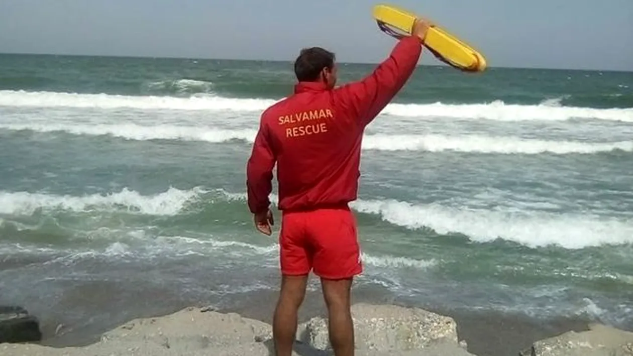 Un salvamar din Costinești, agresat de un turist pe plajă. Motivul este incredibil