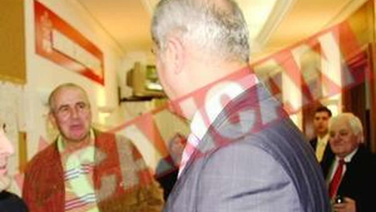 Constatare: Nastase a chelit de la stres, in Opozitie