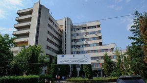 Poveste halucinantă la Iași. O femeie "plimbată" între medici a murit în fața porții unui spital
