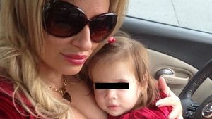 E nebunie curată! După Beyonce de România, Sânziana Buruiană i-a pus şi ea fiicei sale perucă