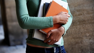 Campania #metoo scoate la iveală probleme grave din şcoli: ”Cât durau meditaţiile, îşi freca piciorul de picioarele mele, până la coapse, îmi masa umerii mie şi...”