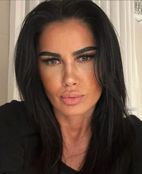Oana Zăvoranu este acuzată de țeapă de un director de clinică (Foto: Instagram)