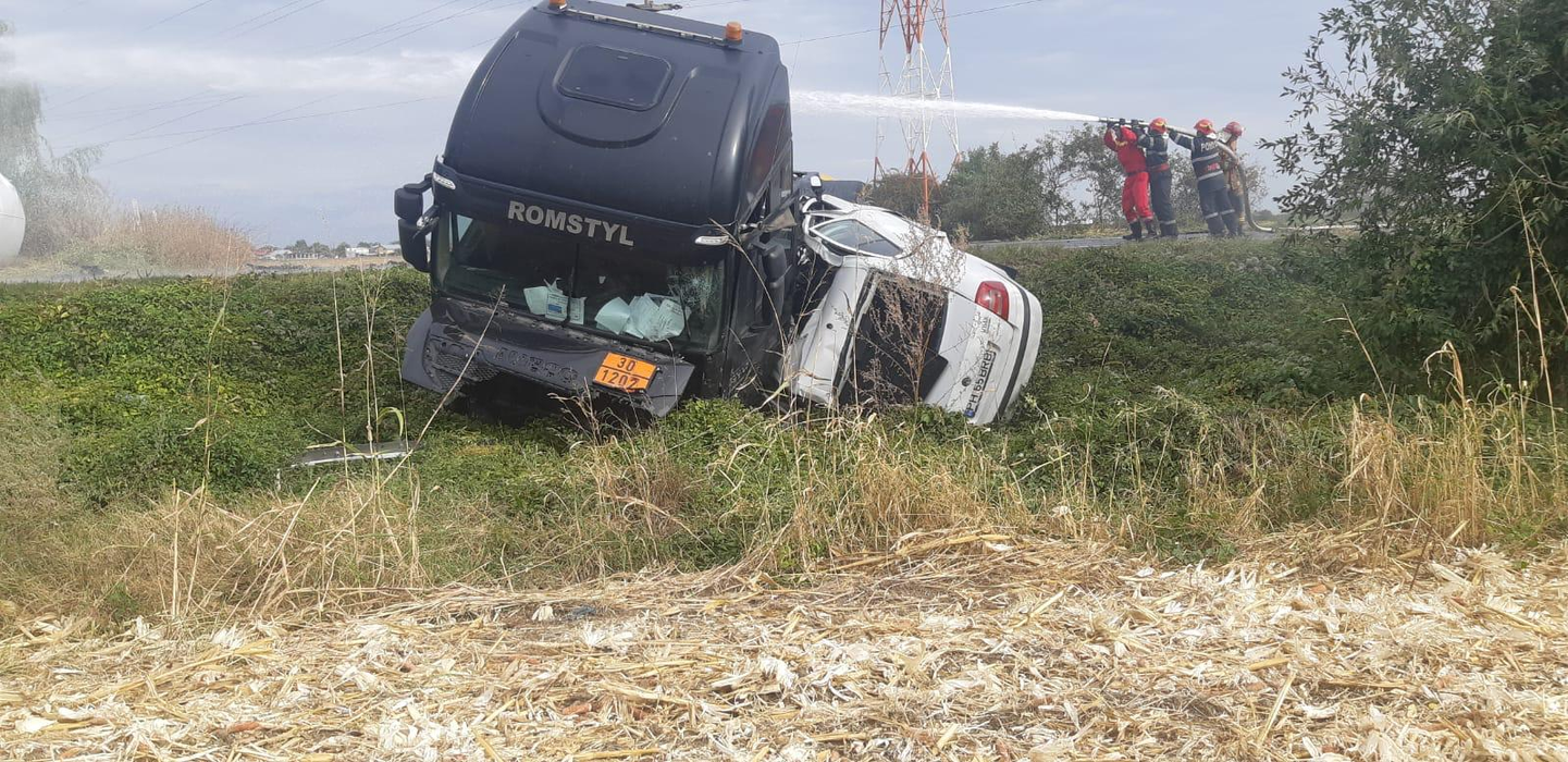 Accident grav în Prahova! O cisternă cu Kerosen s-a răsturnat peste un autoturism. A fost emisă o avertizare RO ALERT