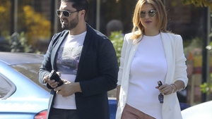 Au trecut aproape doi ani de la divorţ. Fosta soţie a celebrului politician a rămas gravidă cu noul iubit,  dar ascunde sarcina!