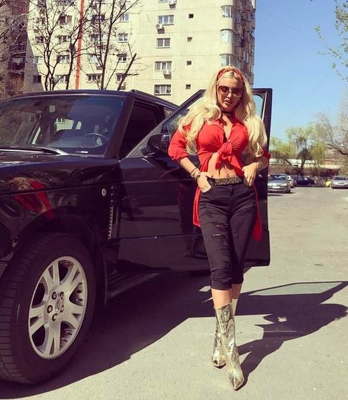 Loredana Chivu işi uimeşte fanii cu formele sale