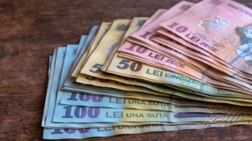 Klaus Iohannis a promulgat legea! Salariile unor bugetari au crescut cu 25%. Cine beneficiază de această schimbare