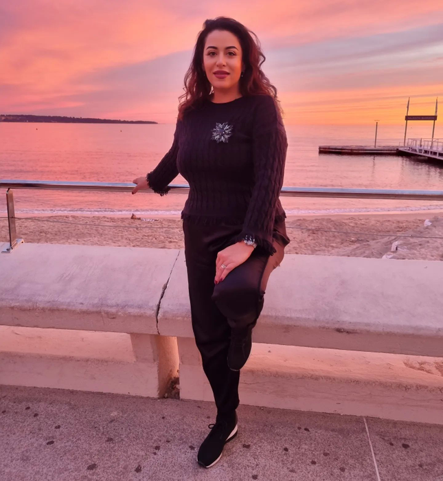 Oana Roman este în dilemă în privința vacanței (Sursă: Facebook)