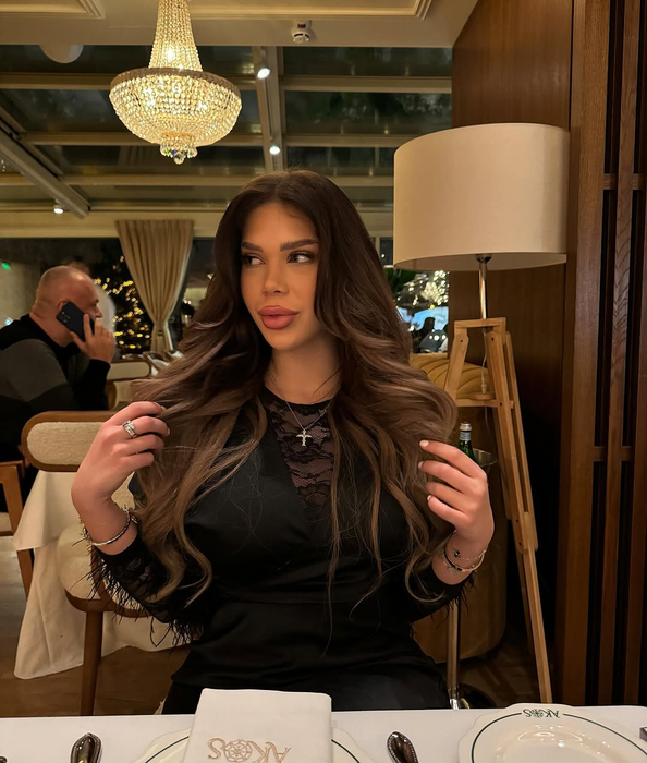 Cum l-a despărțit Gianina, mama copilului, pe Pescobar de iubită. ”Îl manipulează!” + Pe ce cheltuie banii afaceristului