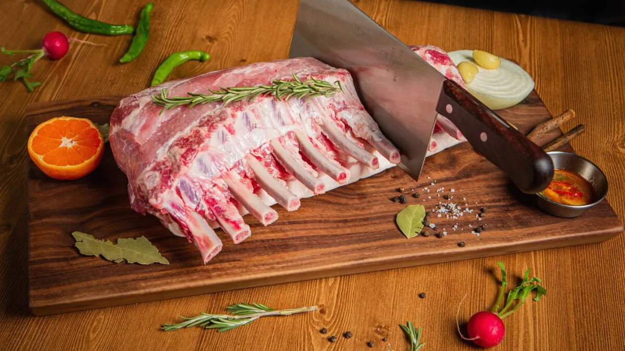 De necrezut! Cât a ajuns să coste un kilogram de carne de miel, cu o lună înainte de Paște