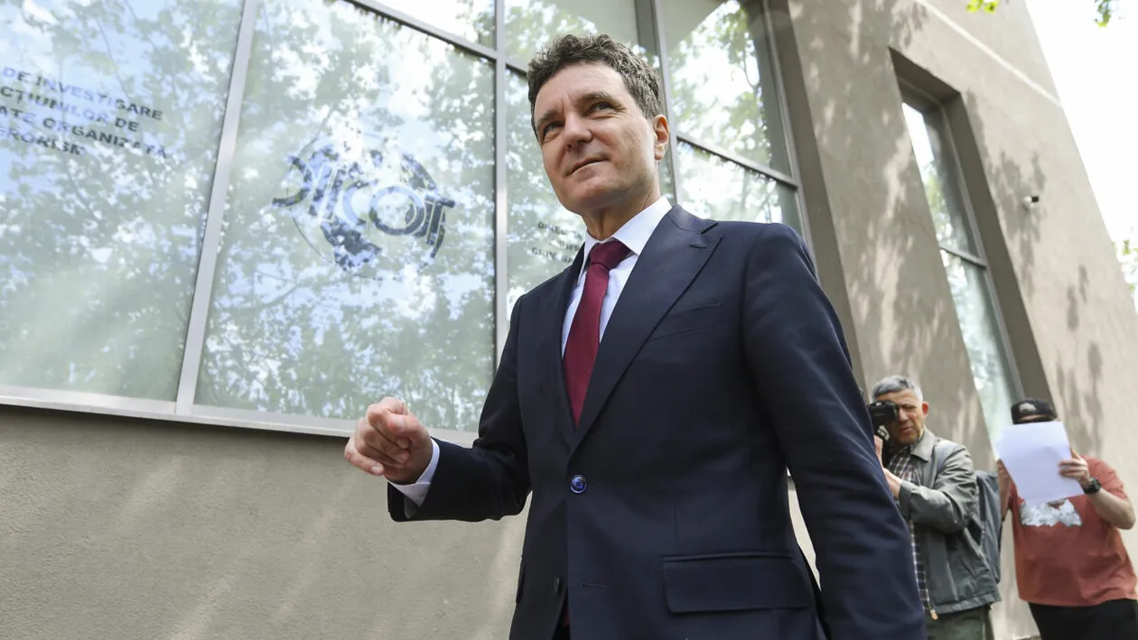 Cum își cucerea Nicușor Dan iubitele pe vremea când era student în Franța: ”La început...”