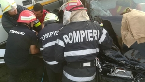 Doi răniți grav în urma impactului dintre un tir și un autoturism pe Valea Ursului, în Argeș
