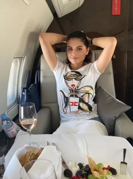 Andreea Coman, acuzată de milionar că s-ar fi "coalizat" cu șoferul (Foto: Facebook)