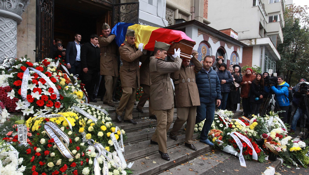 Mihai Constantinescu a fost înmormântat cu onoruri militare