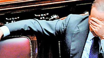 Silvio Berlusconi, cel mai longeviv premier italian, a iesit din politica pe usa din dos. Arrivederci, Cavaliere!