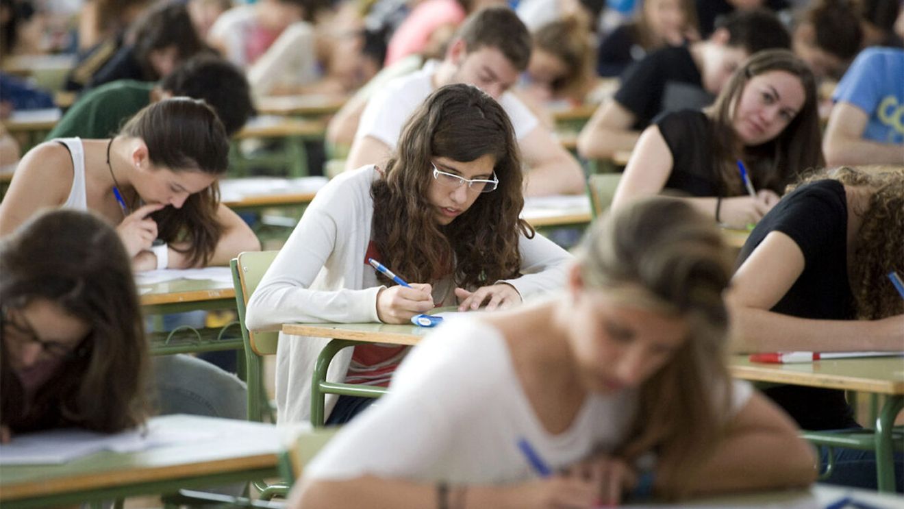 Calendarul anului școlar 2023-2024. Când au elevii vacanță și ce modificări importante au apărut în structura anului școlar
