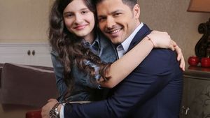 CARMINA, fiica lui LIVIU VÂRCIU, a dat nas în nas cu... ANDA CĂLIN! Cum a reacţionat după ce a cunoscut-o pe noua iubită a tatălui ei