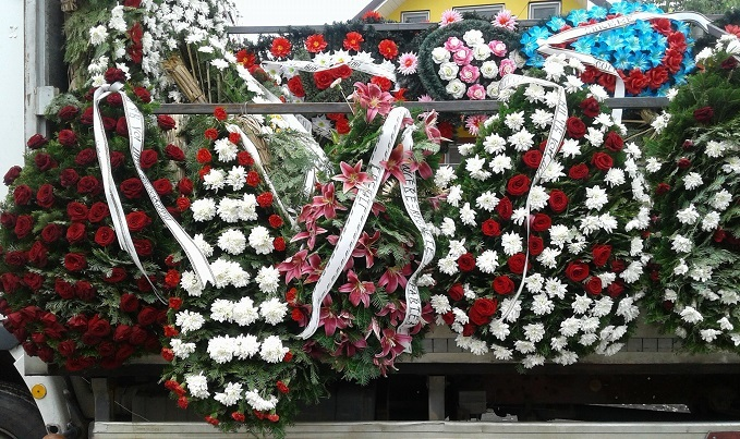Imagini unice! Ce nu s-a văzut la înmormântarea Denisei
