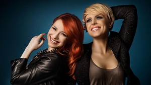 Asa nu ai mai avut ocazia sa o vezi! Veverita roscata de la "Red Blonde" le dă palpitatii fanilor! Uite-o goala si udă, in dus