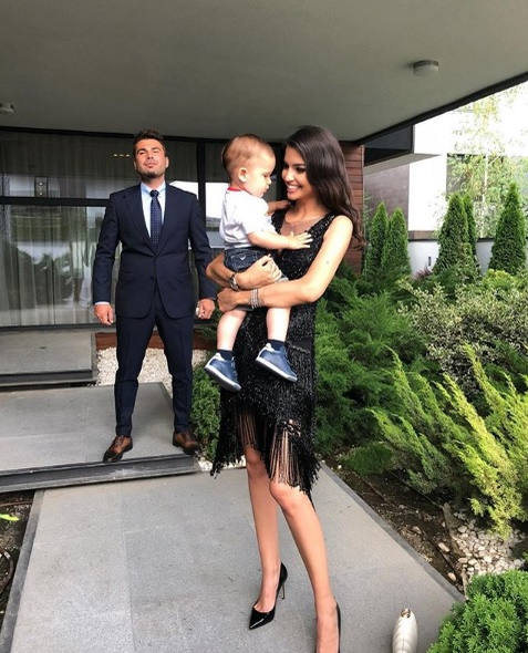 Adrian și Sandra Mutu, împreună cu micuțul Tiago... tabloul perfect de familie!