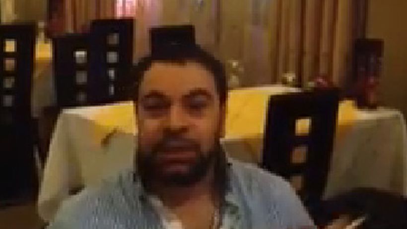 Prima apariţie a lui Florin Salam după luni de zile! S-a îngrăşat de plesneşte cămaşa pe el si fumeaza ca un sarpe