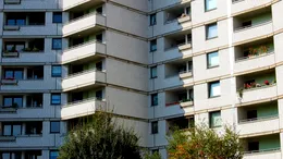 Amendă de 3.000 de lei pentru toți proprietarii de apartamente. Pot face și muncă în folosul comunității