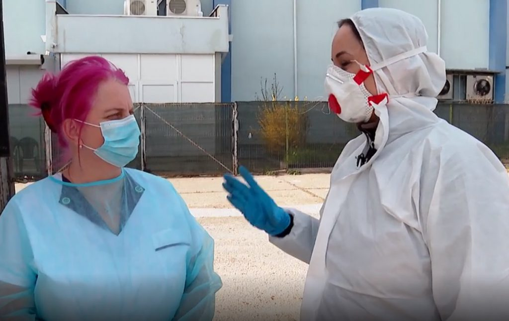 Andreea Marin a fost criticată dur! Vedeta este acuzată că este mai bine echipată decât medicii, împotriva coronavirusului