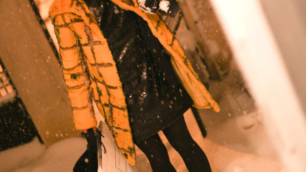 Umbla cu ghete de schimb in traista. In aceasta ipostaza nu te-ai fi asteptat s-o vezi pe DJ Wanda! Imagini rare!