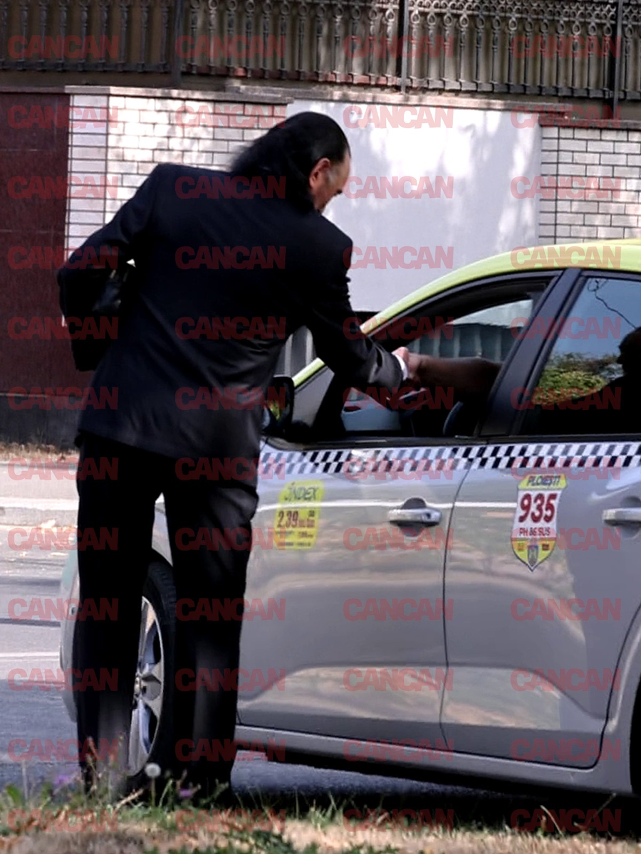 Miron Cozma se salută cu taximetristul
