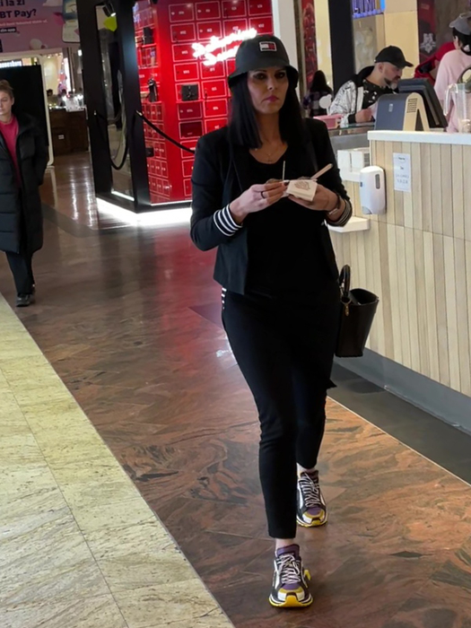 Raluca Macovei, mai relaxată ca oricând (SURSA FOTO: CANCAN.RO)