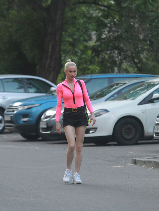 Sandra Izbașa, la plimbare prin București
