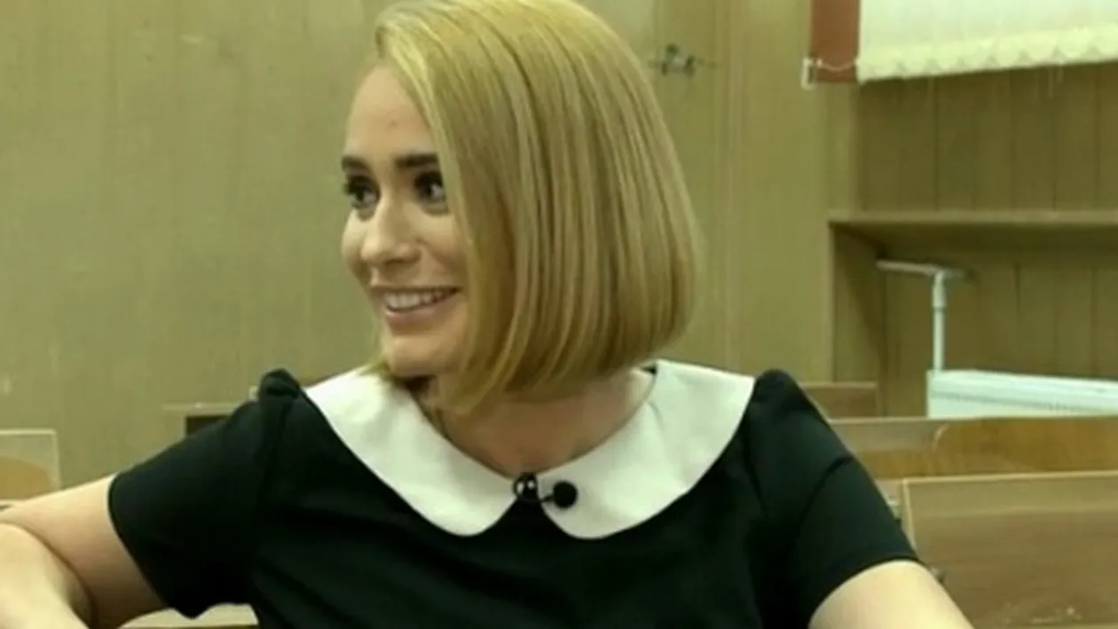 Andreea Esca s-a intors in liceul in care s-a format! Cum arata atunci si ce amintiri minunate o leaga de acest loc