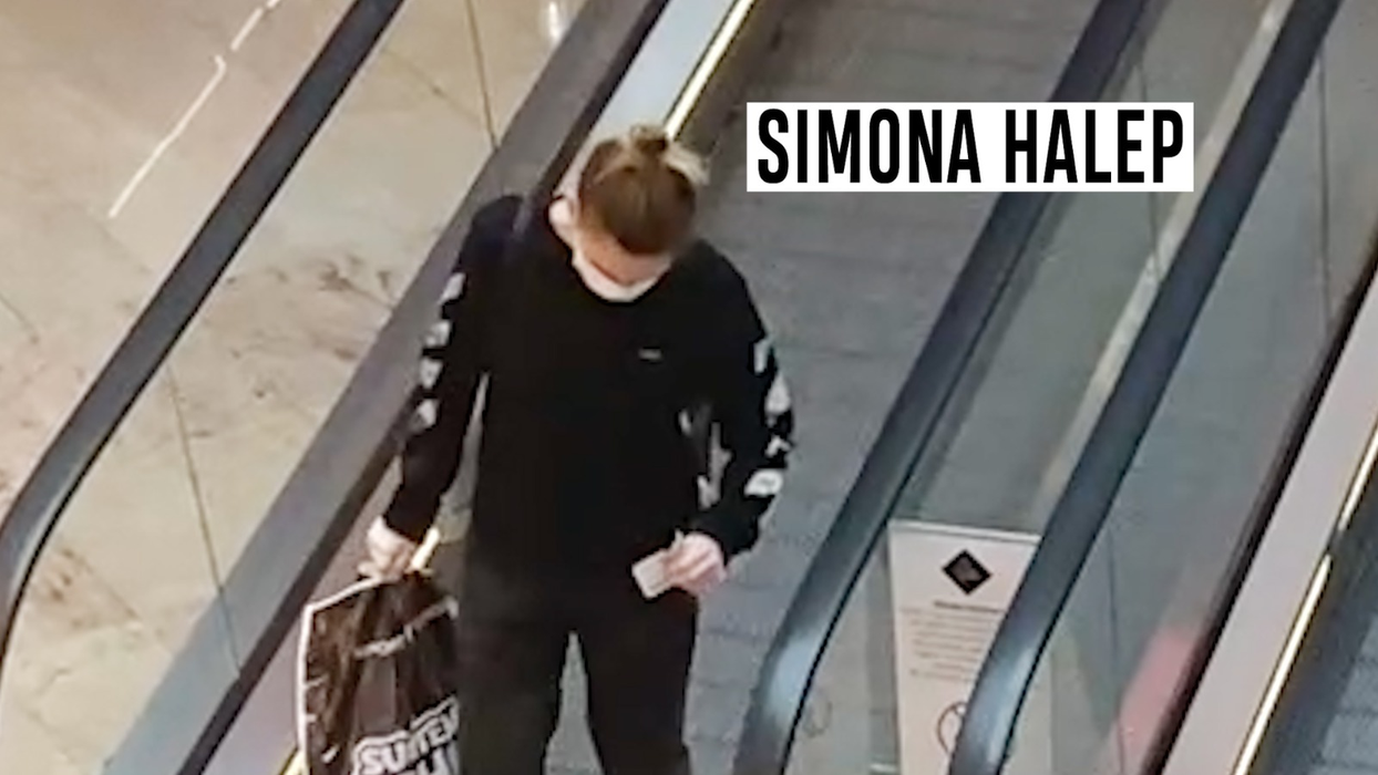 Simona Halep s-a plimbat prin mall Băneasa cu sacoșa de rafie pe umăr