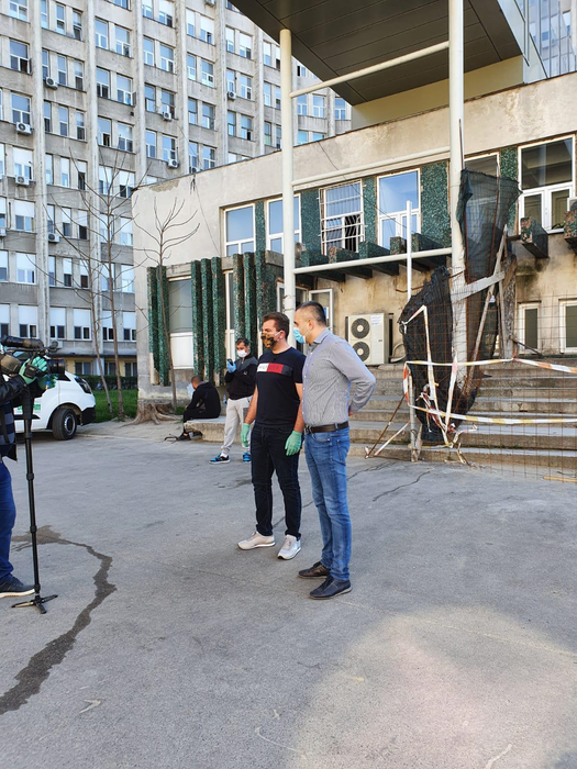Poarta de dezinfectare realizată de student a fost deja instalată la una dintre intrările spitalului