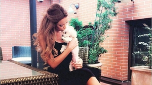 Deşi este însărcinată în 7 luni, BIANCA DRĂGUŞANU şi-a arătat silicoanele în toată splendoarea! S-a îmbrăcat într-o rochie transparentă şi...