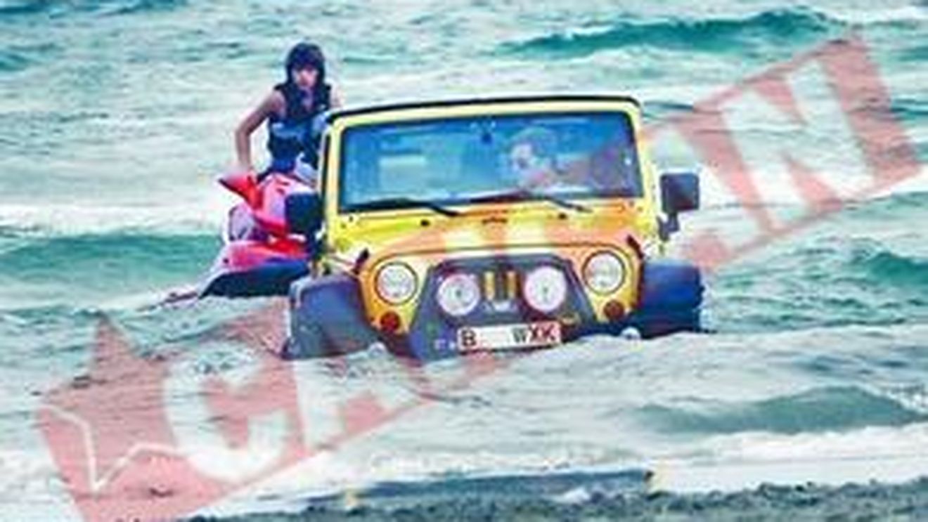 Acesta este Jeep-ul amfibie al milionarului Costelus Casuneanu