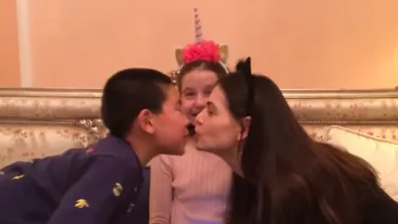 Ce bine se înţelege Monica Gabor cu fiul ei vitreg! Irinuca le-a dat testul suprem