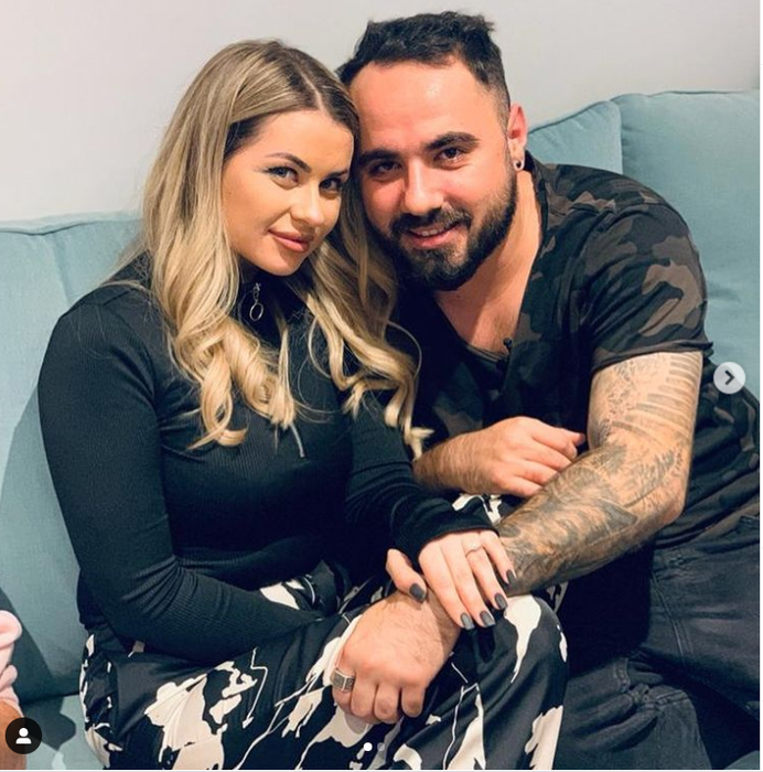Cum arată și cine e, de fapt, iubita secretă a lui Emi de la Asia Express. Ce a răspuns după ce a cerut-o de soție azi-noapte, la show-ul de la Antena 1