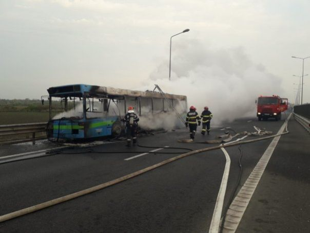 Un autobuz a luat foc pe autostrada Arad-Timișoara!