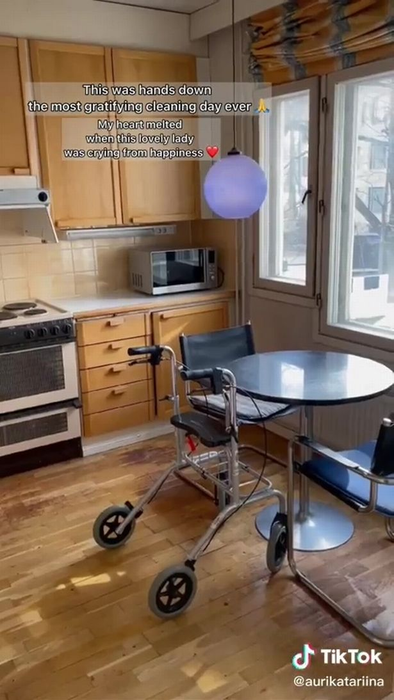 Impresionant! O tânără a sărit în ajutorul unui cuplu de bătrâni. Cum le-a transformat casa?