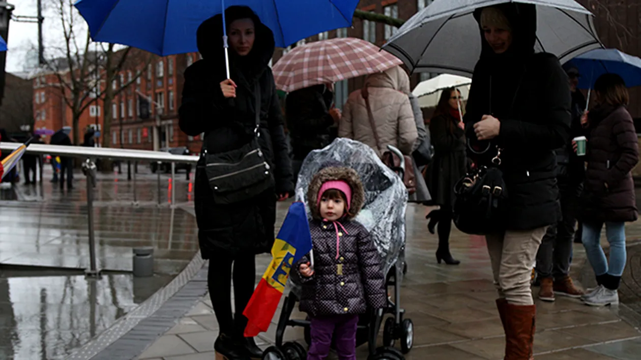 FOTO EXCLUSIV Protest al romanilor, la Londra! Oamenii au manifestat pasnic impotriva documentarului difuzat pe Channel 4