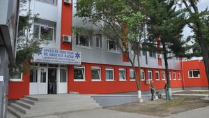 Infectați cu coronavirus, după ce au fost vizitați de rude. Două secții de la Spitalul Județean Bacău au fost închise