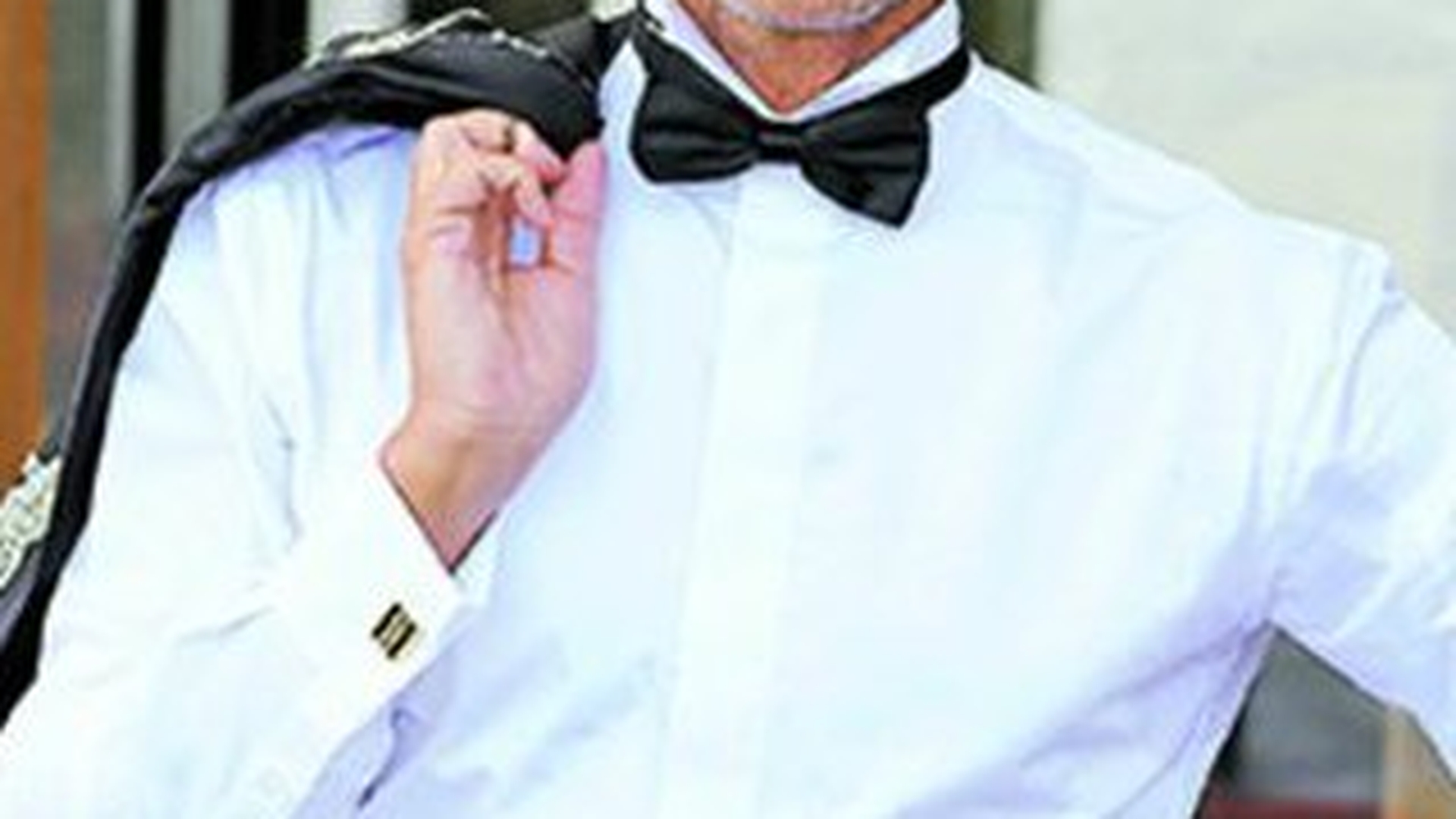 Radu Mazare: "Cred ca ar trebui omorati cainii. Decat sa ma muste si sa ma imbolnavesc, mai bine ii omor!"
